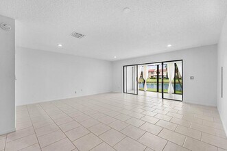 8566 Casa Del Lago in Boca Raton, FL - Building Photo - Building Photo