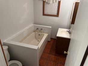 206 Thompson Ave-Unit -2 in Donora, PA - Building Photo - Building Photo