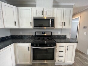 134 Ashley Cir in Swartz Creek, MI - Building Photo - Building Photo