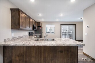 3021 Eldorado Blvd in Eau Claire, WI - Building Photo - Building Photo