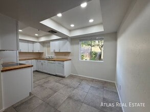 4554 E Paradise Village Pkwy N in Phoenix, AZ - Building Photo - Building Photo