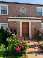 8008 Delmar Blvd, Unit Upper in University City, MO - Building Photo - Building Photo