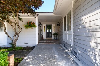 804 Holbeck Dr in Camano Island, WA - Foto de edificio - Building Photo