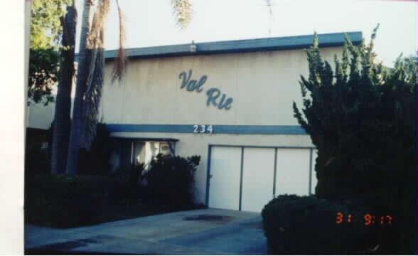 Al Rie Apartments in Oxnard, CA - Foto de edificio - Building Photo