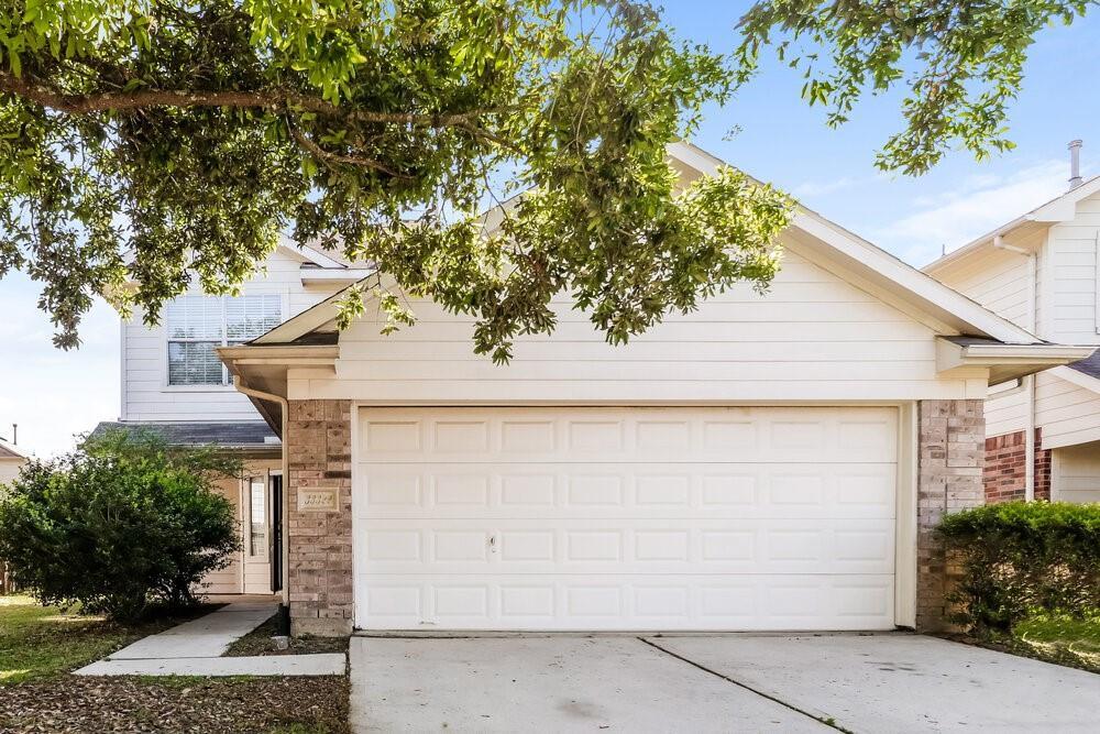 33322 Cottonwood Bend in Magnolia, TX - Building Photo