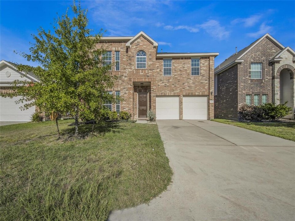 8118 Rudy Brook Way in Spring, TX - Foto de edificio