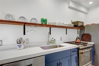 24 Hunter Ave in Newport, RI - Building Photo - Building Photo