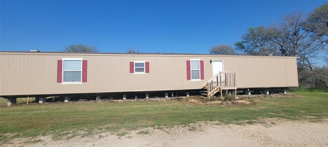 961 TX-21 in Cedar Creek, TX - Foto de edificio - Building Photo