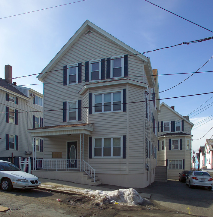 141 Hunter St in Fall River, MA - Foto de edificio