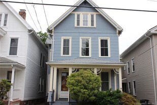 28 Cottage St in New Haven, CT - Building Photo