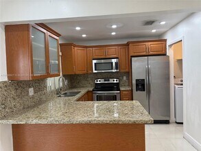 2322 SW 106th Ct, Unit 120 in Miami, FL - Building Photo - Building Photo