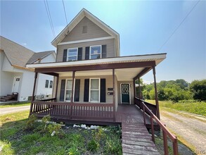 377 W Main St in Watertown, NY - Building Photo - Building Photo