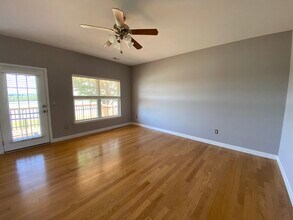 122 Azalea Rdg in Johnson City, TN - Foto de edificio - Building Photo