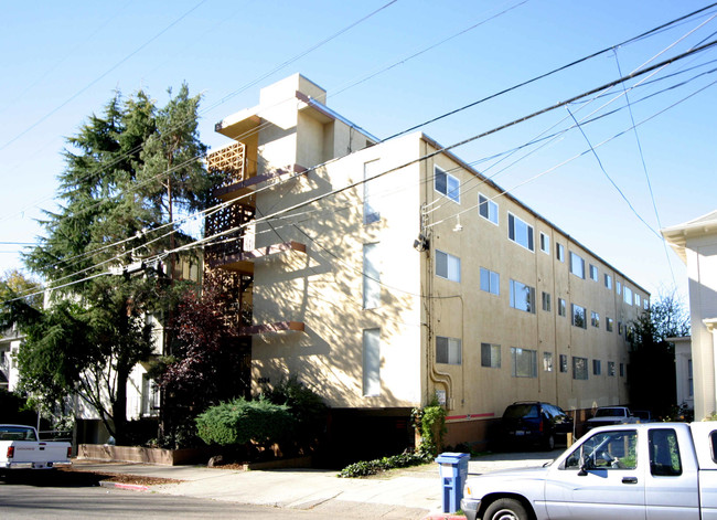 2534 Benvenue Ave in Berkeley, CA - Building Photo - Building Photo