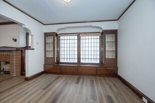 13705 Glendale Ave in Cleveland, OH - Building Photo