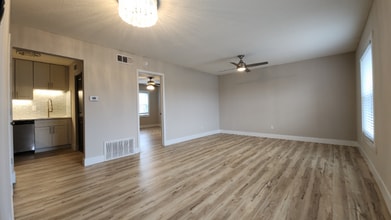 10828 Big Bend Rd in Kirkwood, MO - Building Photo - Building Photo