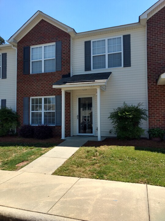 4135 Dudleys Grant Dr, Unit C in Winterville, NC - Building Photo