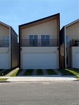 16 Warbler Ave in McAllen, TX - Building Photo