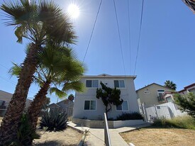 584 Bonita St in Los Angeles, CA - Building Photo