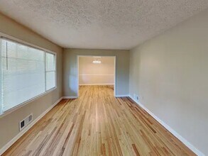 5676 Crestwood Dr SW in Stone Mountain, GA - Building Photo - Building Photo