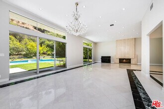 1860 Loma Vista Dr in Beverly Hills, CA - Building Photo - Building Photo