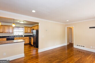 3132 Cloverhurst Dr in Atlanta, GA - Building Photo - Building Photo