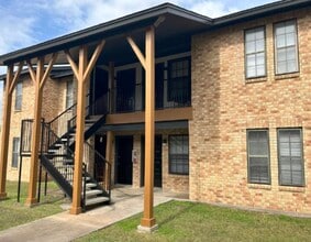 1415 W Norris St in El Campo, TX - Building Photo - Building Photo