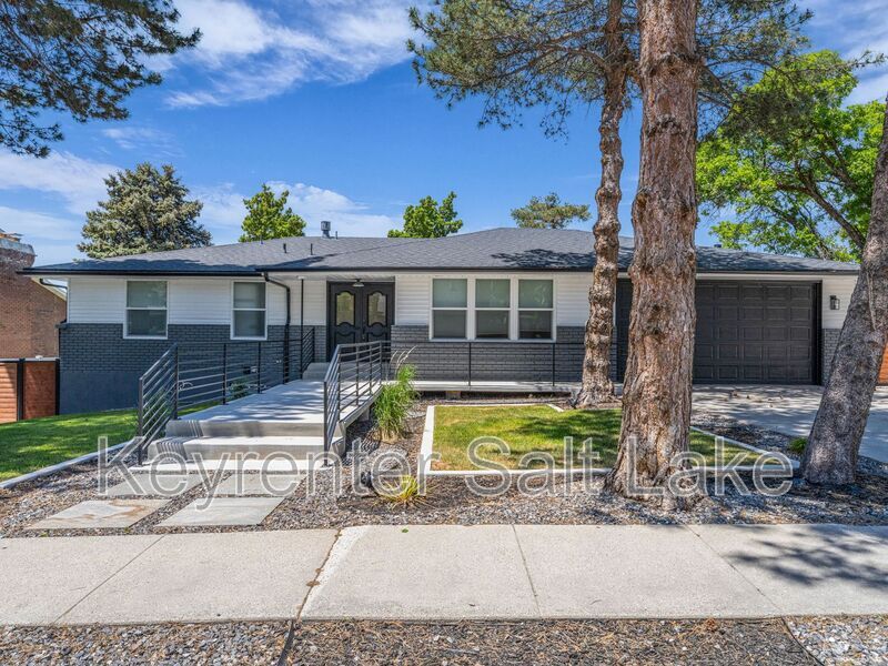 7726 S 3500 E in Cottonwood Heights, UT - Building Photo