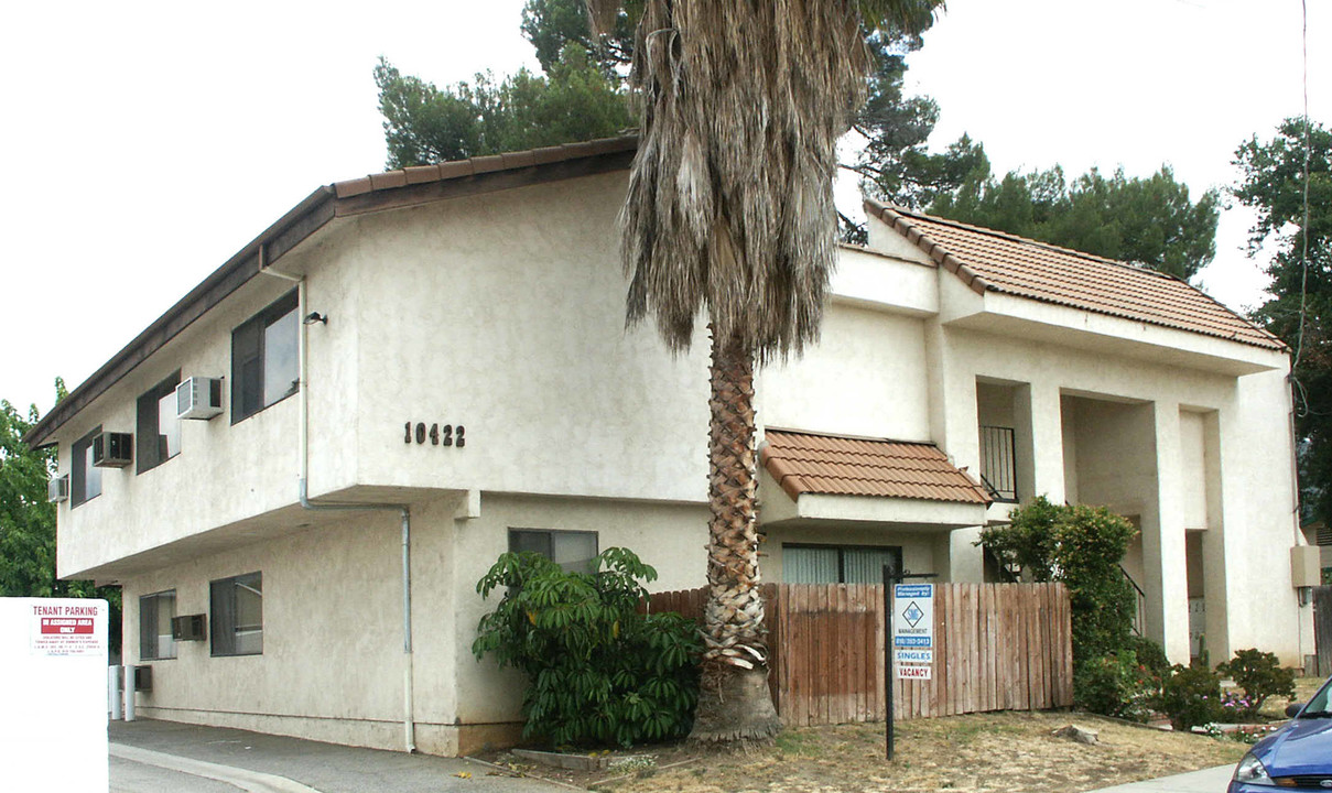 10422 Eldora Ave in Sunland, CA - Building Photo