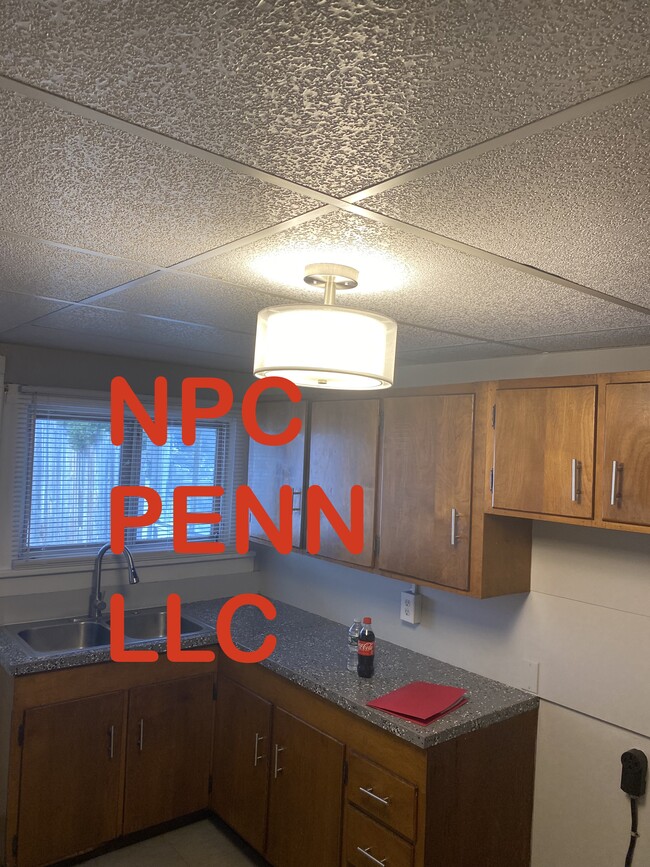 property at 918 W Wood St