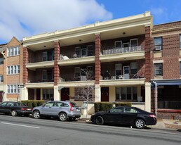 4413-4417 Walnut St Apartments