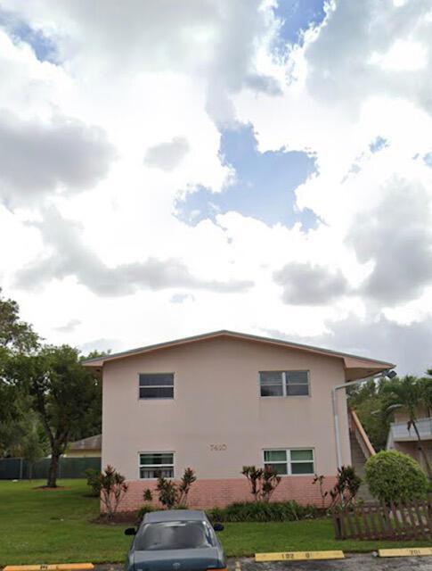 7410 Kimberly Blvd, Unit 201b in North Lauderdale, FL - Foto de edificio