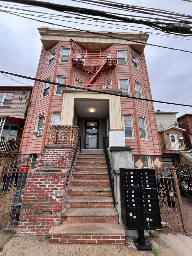 70 Bevan St, Unit 11