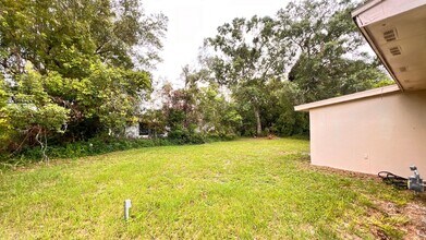 1655 Brady Dr in Deltona, FL - Foto de edificio - Building Photo