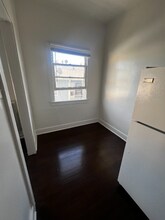 1740 Winona Blvd, Unit 208 in Los Angeles, CA - Building Photo - Building Photo