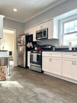 41-43-43 N Crescent Circuit in Boston, MA - Building Photo