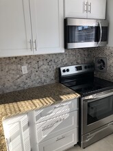 Fairview Street Apartments in West Hartford, CT - Foto de edificio - Building Photo