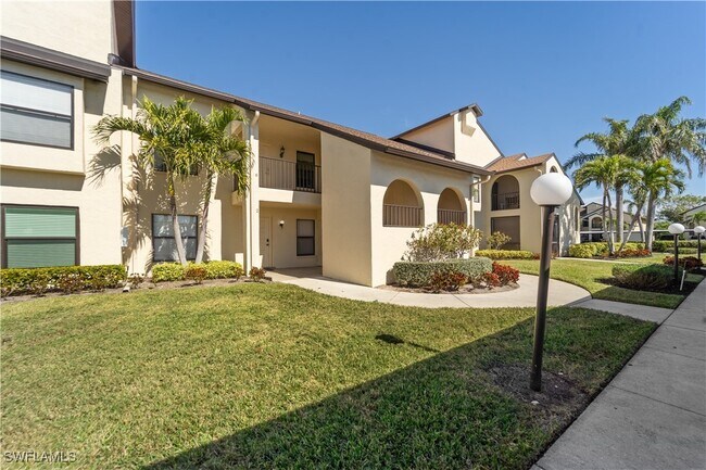 8287 Charter Club Cir in Ft. Myers, FL - Foto de edificio - Building Photo