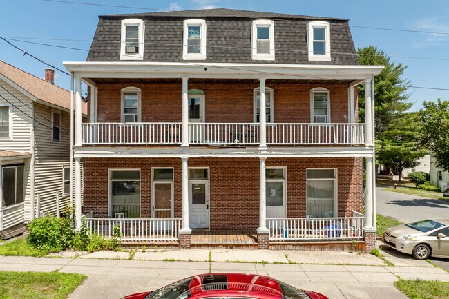 105 2nd St in Turners Falls, MA - Building Photo - Building Photo