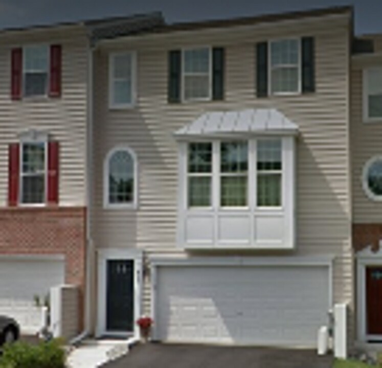 425 Scarecrow Ct in Hockessin, DE - Building Photo