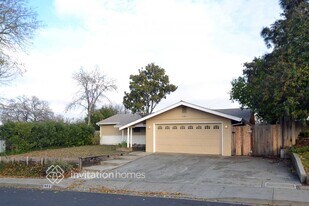 402 Springvalley Dr in Vacaville, CA - Building Photo
