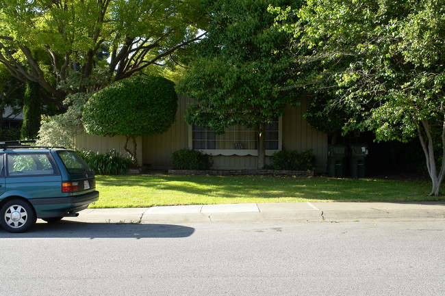 337 Waverley St in Menlo Park, CA - Building Photo - Building Photo