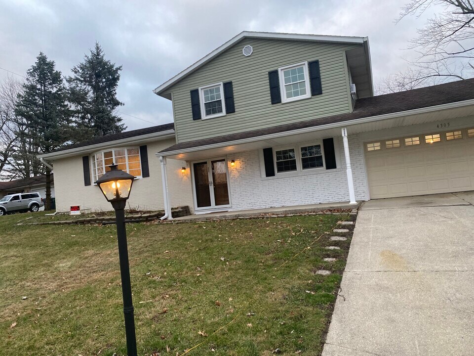 4305 E Maple Manor Pkwy in Muncie, IN - Building Photo