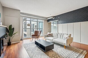 616 Washington Ave S in Minneapolis, MN - Building Photo