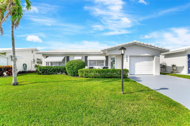 2095 SW 14th Ave in Boynton Beach, FL - Foto de edificio - Building Photo