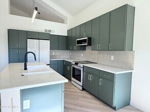 6891 W Via Del Sol Dr in Glendale, AZ - Building Photo - Building Photo