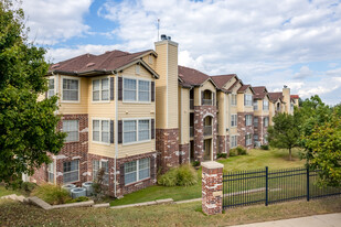 Tuscany Hills at Nickel Creek Apartamentos