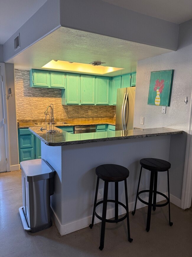 1025 E Highland Ave, Unit #39 in Phoenix, AZ - Building Photo - Building Photo