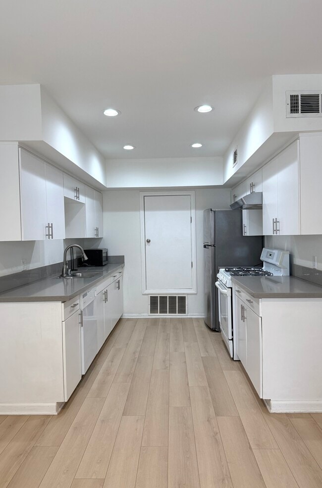 property at 11725 Lemay St