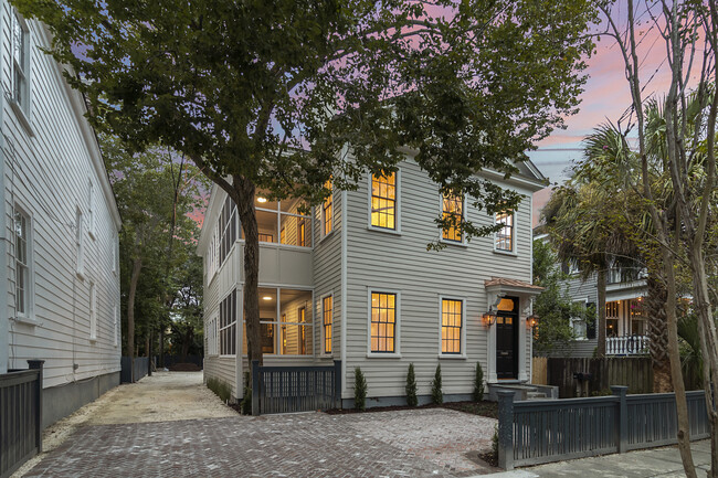 19 Smith St in Charleston, SC - Building Photo - Building Photo